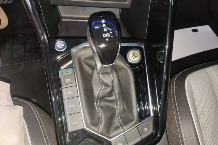 Used Volkswagen Tayron GTE Plug-in Hybrid 2023 280TSI Luxury Plus Advanced Edition Gear Lever