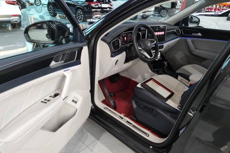 Used Volkswagen Tayron GTE Plug-in Hybrid 2023 280TSI Luxury Plus Advanced Edition Interior 3