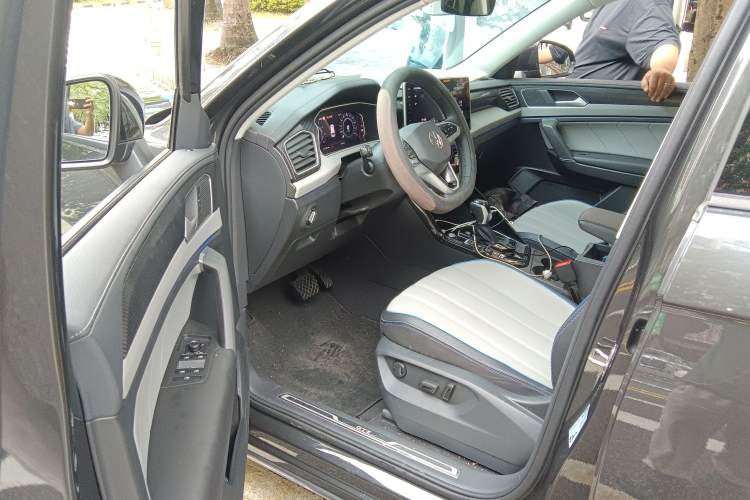 Used Volkswagen Tayron GTE Plug-in Hybrid 2023 280TSI Luxury Plus Advanced Edition Interior 3