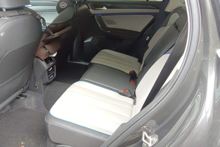 Used Volkswagen Tayron GTE Plug-in Hybrid 2023 280TSI Luxury Plus Advanced Edition Interior 4