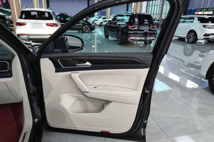 Used Volkswagen Tayron GTE Plug-in Hybrid 2023 280TSI Luxury Plus Advanced Edition Interior 5