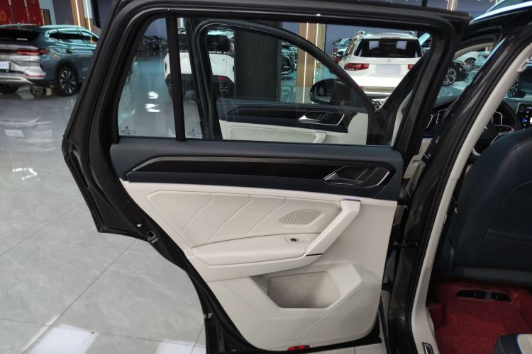 Used Volkswagen Tayron GTE Plug-in Hybrid 2023 280TSI Luxury Plus Advanced Edition Interior 8