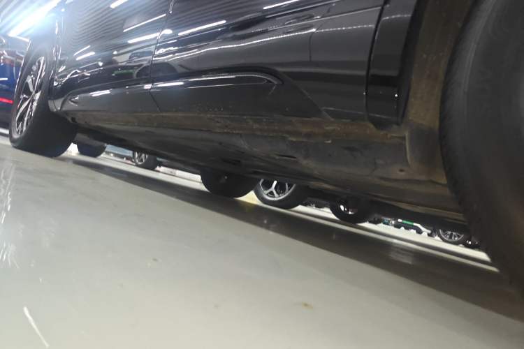 Used Volkswagen Tayron GTE Plug-in Hybrid 2023 280TSI Luxury Plus Advanced Edition Left Side Sill