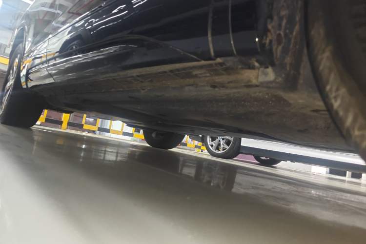 Used Volkswagen Tayron GTE Plug-in Hybrid 2023 280TSI Luxury Plus Advanced Edition Right Side Sill
