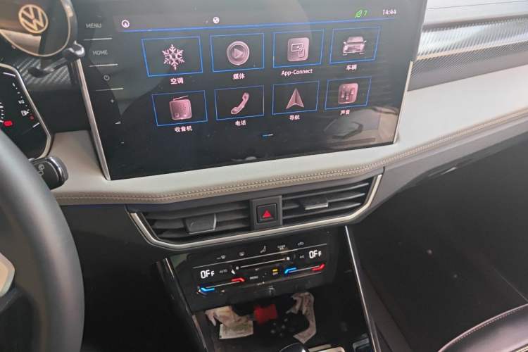 Used Volkswagen Tayron GTE Plug-in Hybrid 2023 280TSI Luxury Plus Advanced Edition Audio And AC Panel