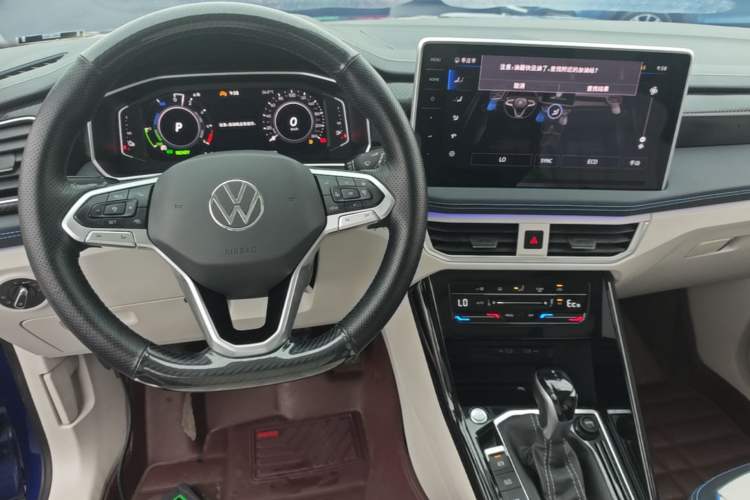 Used Volkswagen Tayron GTE Plug-in Hybrid 2023 280TSI Luxury Plus Advanced Edition Center Console