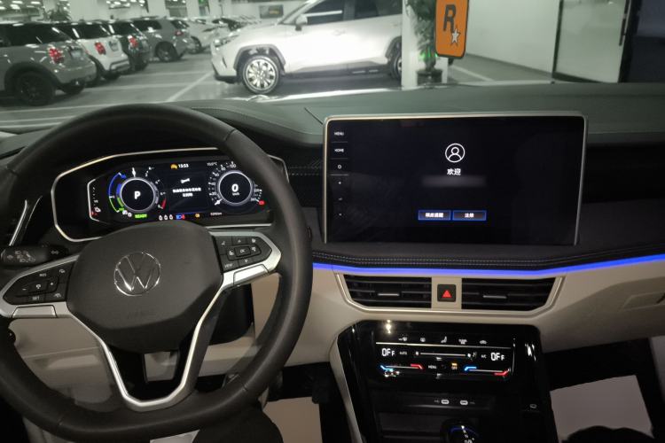 Used Volkswagen Tayron GTE Plug-in Hybrid 2023 280TSI Luxury Plus Advanced Edition Center Console