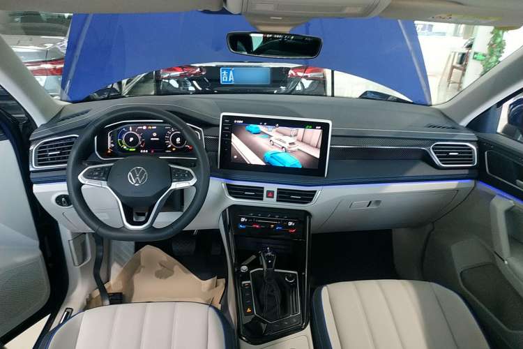 Used Volkswagen Tayron GTE Plug-in Hybrid 2023 280TSI Luxury Plus Advanced Edition Center Console