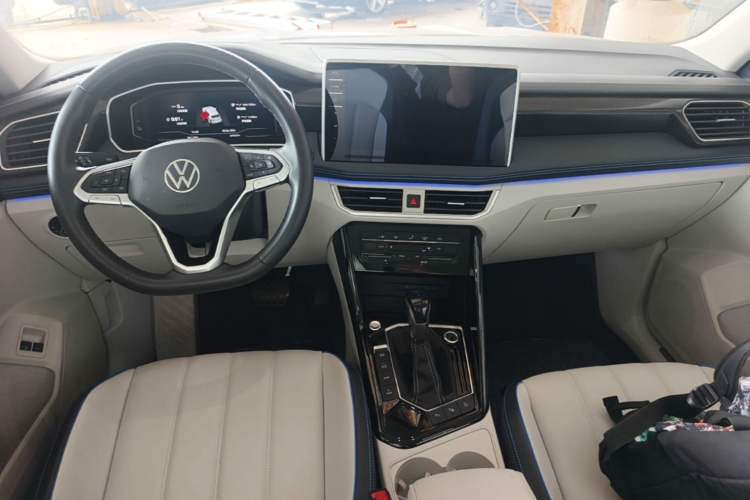 Used Volkswagen Tayron GTE Plug-in Hybrid 2023 280TSI Luxury Plus Advanced Edition Center Console