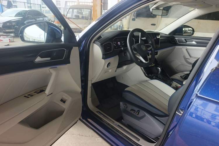 Used Volkswagen Tayron GTE Plug-in Hybrid 2023 280TSI Luxury Plus Advanced Edition Driver Seat