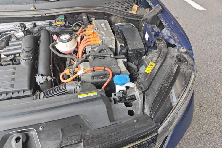Used Volkswagen Tayron GTE Plug-in Hybrid 2023 280TSI Luxury Plus Advanced Edition Engine Bay Left