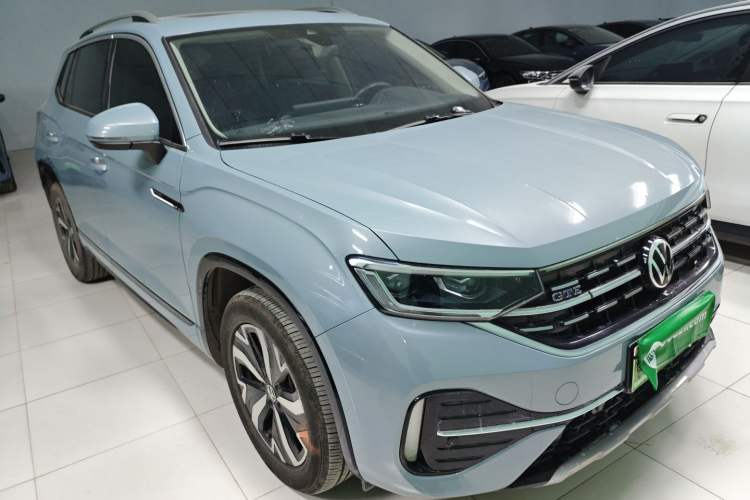 Used Volkswagen Tayron GTE Plug-in Hybrid 2023 280TSI Luxury Plus Advanced Edition Front Right 45 Deg