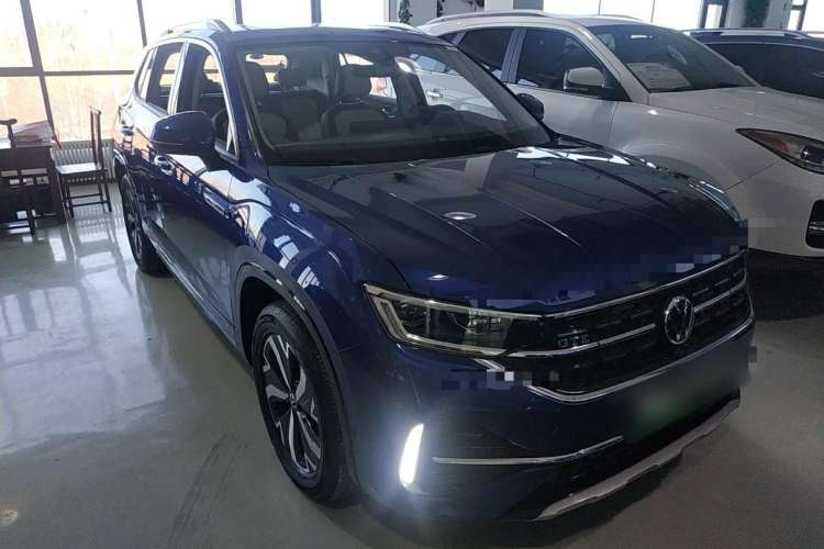 Used Volkswagen Tayron GTE Plug-in Hybrid 2023 280TSI Luxury Plus Advanced Edition Front Right 45 Deg