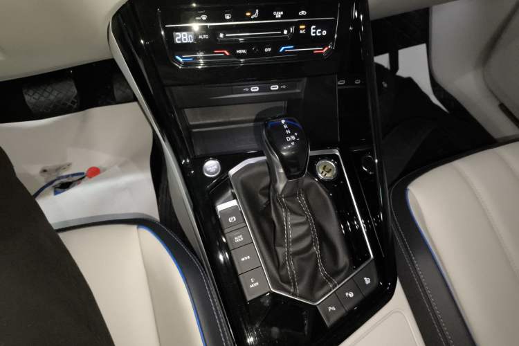 Used Volkswagen Tayron GTE Plug-in Hybrid 2023 280TSI Luxury Plus Advanced Edition Gear Lever