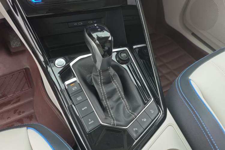 Used Volkswagen Tayron GTE Plug-in Hybrid 2023 280TSI Luxury Plus Advanced Edition Gear Lever