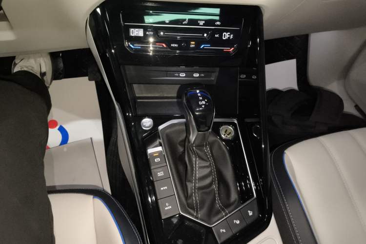 Used Volkswagen Tayron GTE Plug-in Hybrid 2023 280TSI Luxury Plus Advanced Edition Gear Lever