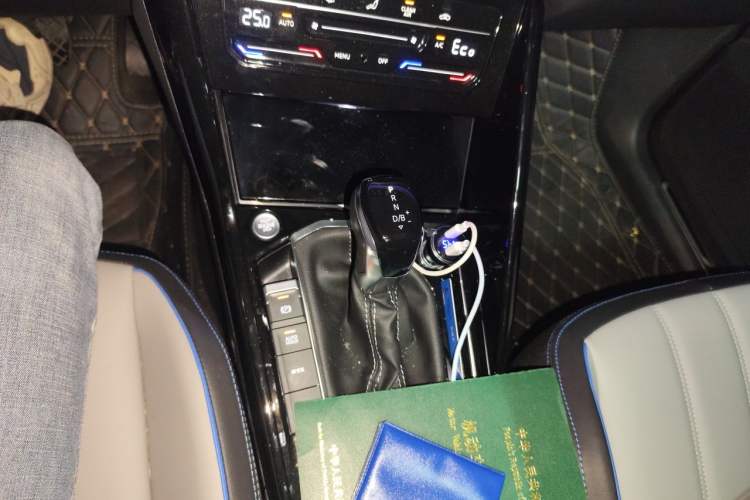 Used Volkswagen Tayron GTE Plug-in Hybrid 2023 280TSI Luxury Plus Advanced Edition Gear Lever
