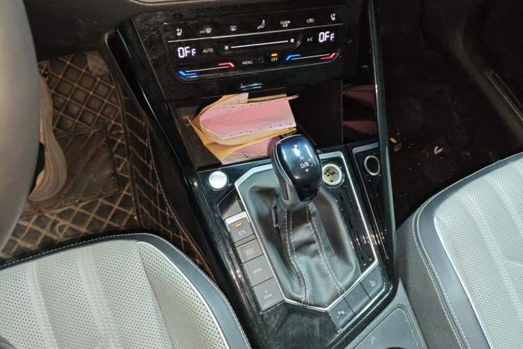 Used Volkswagen Tayron GTE Plug-in Hybrid 2023 280TSI Luxury Plus Advanced Edition Gear Lever