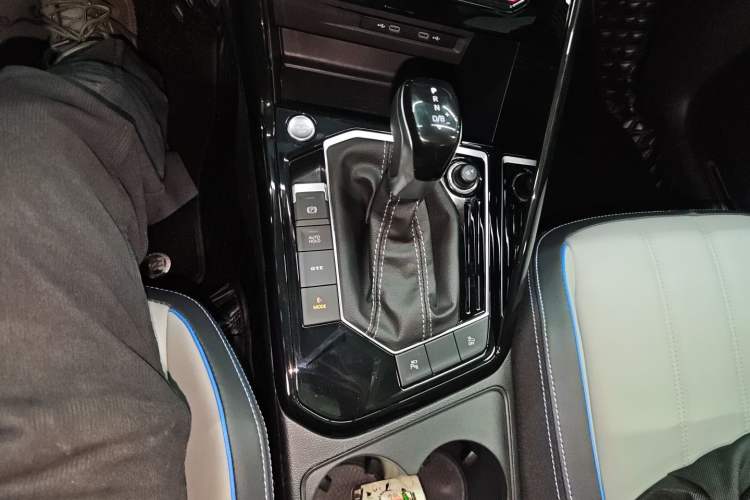Used Volkswagen Tayron GTE Plug-in Hybrid 2023 280TSI Luxury Plus Advanced Edition Gear Lever