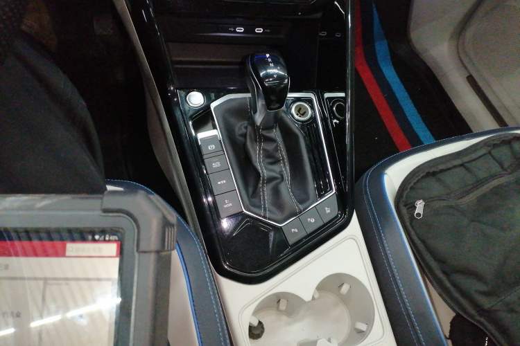 Used Volkswagen Tayron GTE Plug-in Hybrid 2023 280TSI Luxury Plus Advanced Edition Gear Lever