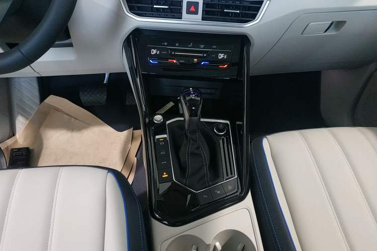 Used Volkswagen Tayron GTE Plug-in Hybrid 2023 280TSI Luxury Plus Advanced Edition Gear Lever
