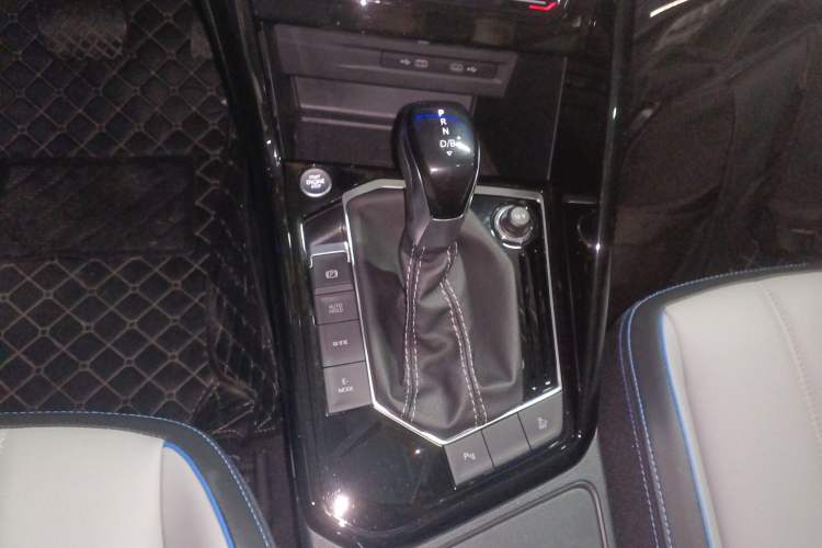 Used Volkswagen Tayron GTE Plug-in Hybrid 2023 280TSI Luxury Plus Advanced Edition Gear Lever