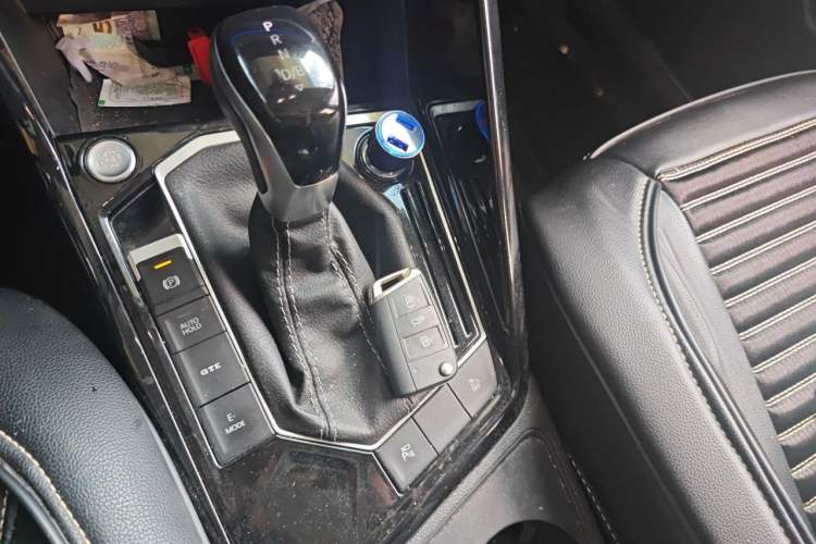 Used Volkswagen Tayron GTE Plug-in Hybrid 2023 280TSI Luxury Plus Advanced Edition Gear Lever