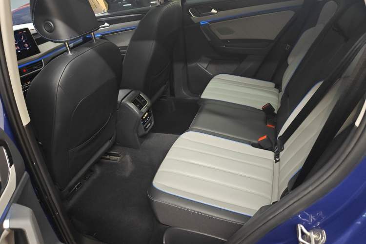 Used Volkswagen Tayron GTE Plug-in Hybrid 2023 280TSI Luxury Plus Advanced Edition Interior 4
