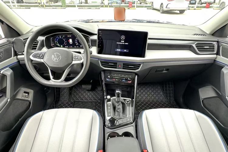 Used Volkswagen Tayron GTE Plug-in Hybrid 2023 280TSI Luxury Plus Advanced Edition Interior 4