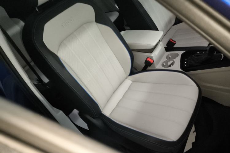 Used Volkswagen Tayron GTE Plug-in Hybrid 2023 280TSI Luxury Plus Advanced Edition Right Front Seat
