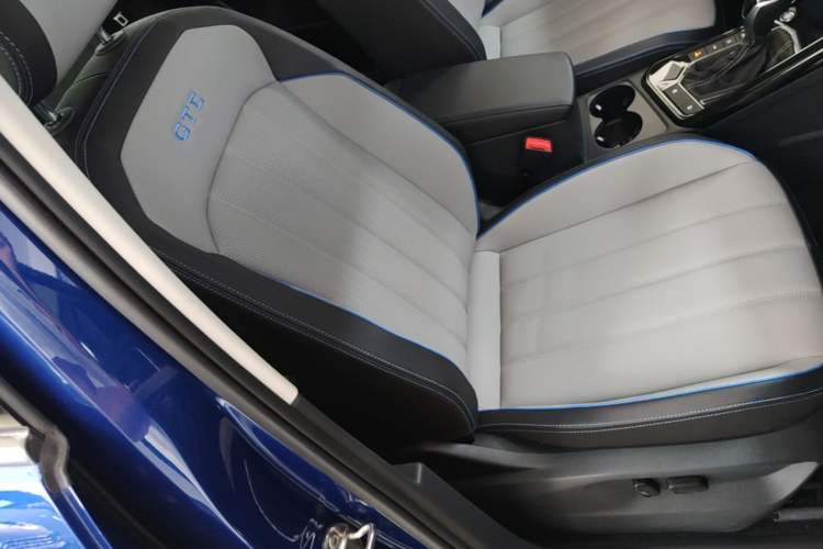 Used Volkswagen Tayron GTE Plug-in Hybrid 2023 280TSI Luxury Plus Advanced Edition Right Front Seat