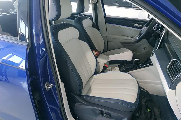 Used Volkswagen Tayron GTE Plug-in Hybrid 2023 280TSI Luxury Plus Advanced Edition Right Front Seat