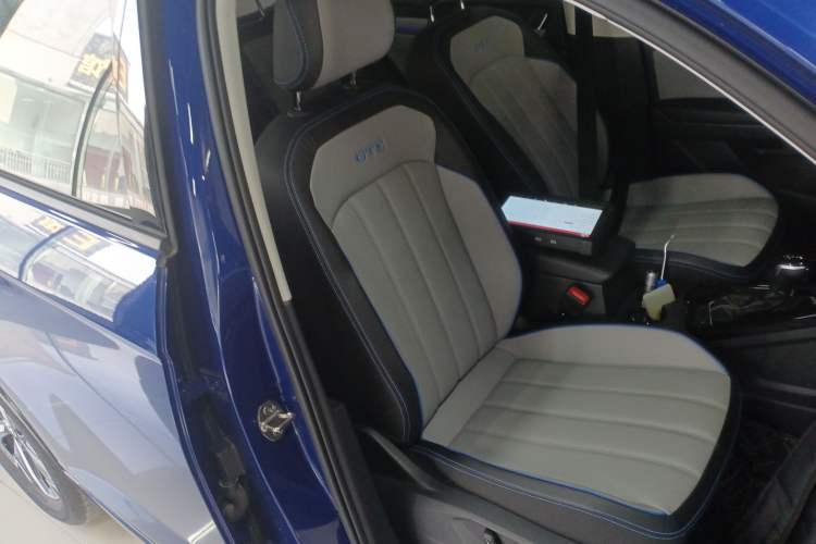 Used Volkswagen Tayron GTE Plug-in Hybrid 2023 280TSI Luxury Plus Advanced Edition Right Front Seat