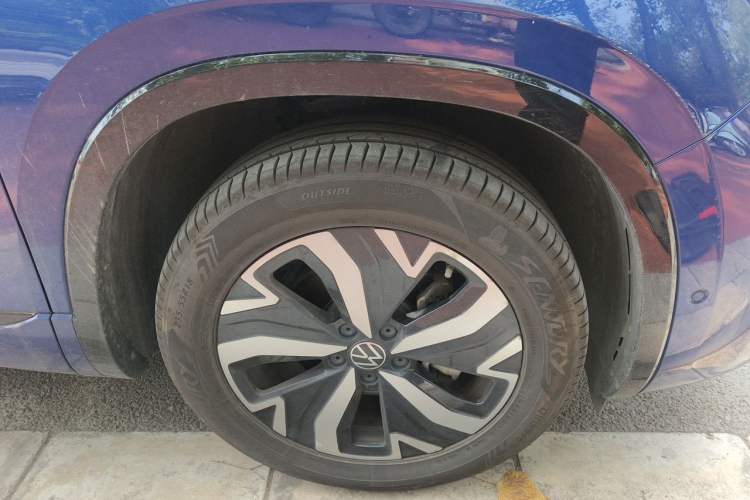 Used Volkswagen Tayron GTE Plug-in Hybrid 2023 280TSI Luxury Plus Advanced Edition Right Front Wheel Hub