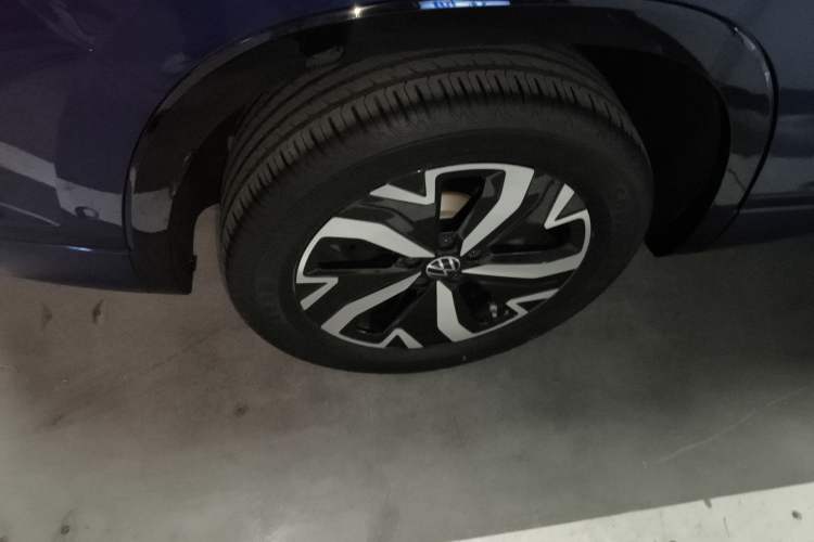 Used Volkswagen Tayron GTE Plug-in Hybrid 2023 280TSI Luxury Plus Advanced Edition Right Rear Wheel Hub