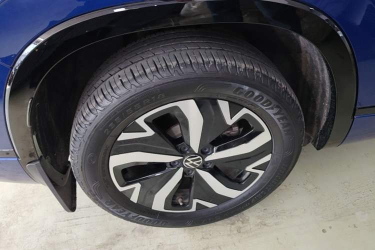 Used Volkswagen Tayron GTE Plug-in Hybrid 2023 280TSI Luxury Plus Advanced Edition Right Rear Wheel Hub