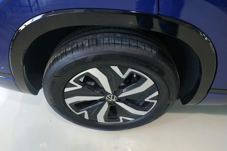 Used Volkswagen Tayron GTE Plug-in Hybrid 2023 280TSI Luxury Plus Advanced Edition Right Rear Wheel Hub