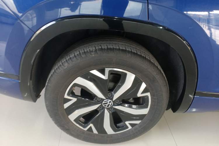 Used Volkswagen Tayron GTE Plug-in Hybrid 2023 280TSI Luxury Plus Advanced Edition Right Rear Wheel Hub