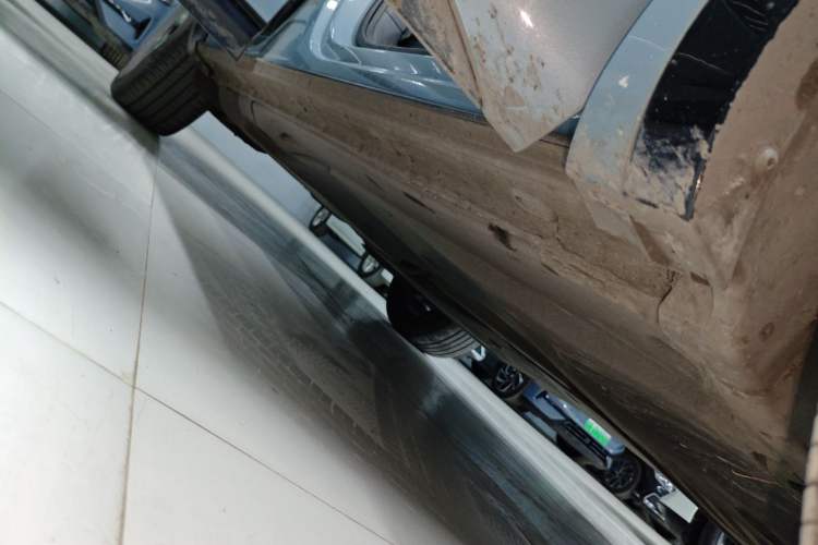 Used Volkswagen Tayron GTE Plug-in Hybrid 2023 280TSI Luxury Plus Advanced Edition Right Side Sill