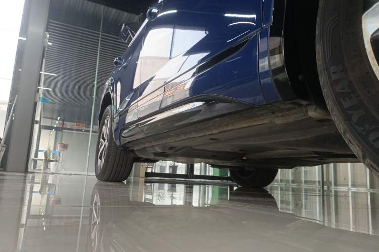 Used Volkswagen Tayron GTE Plug-in Hybrid 2023 280TSI Luxury Plus Advanced Edition Right Side Sill