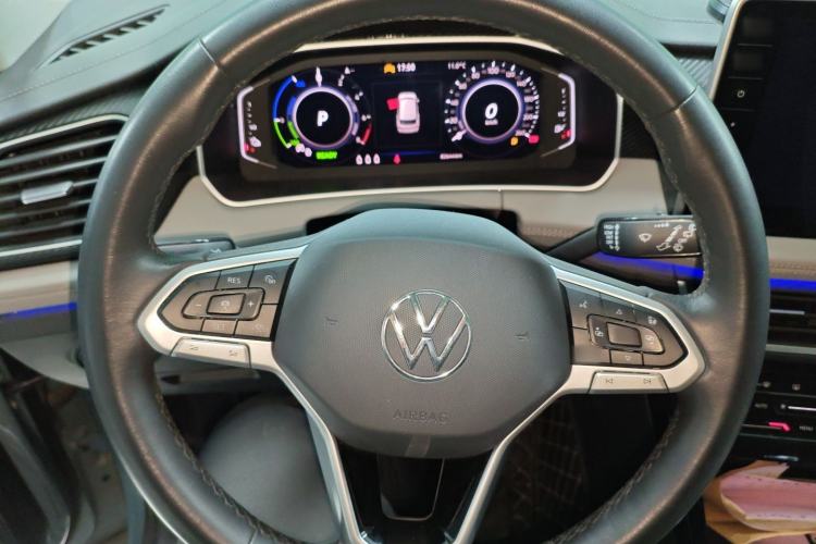 Used Volkswagen Tayron GTE Plug-in Hybrid 2023 280TSI Luxury Plus Advanced Edition Steering Wheel