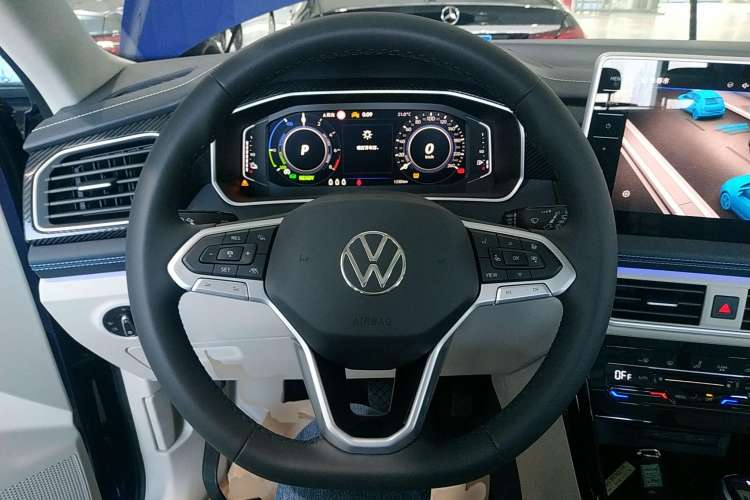 Used Volkswagen Tayron GTE Plug-in Hybrid 2023 280TSI Luxury Plus Advanced Edition Steering Wheel
