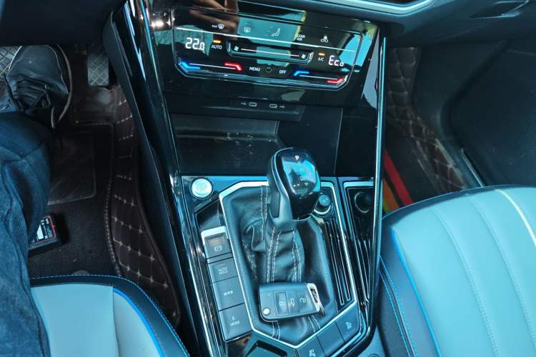 Used Volkswagen Tayron GTE Plug-in Hybrid 2023 280TSI Luxury Plus Advanced Edition Gear Lever