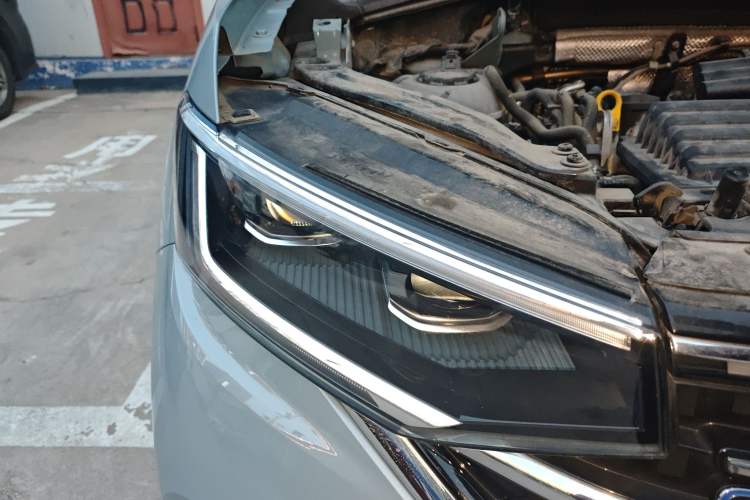 Used Volkswagen Tayron GTE Plug-in Hybrid 2023 280TSI Luxury Plus Advanced Edition Right Front Headlight