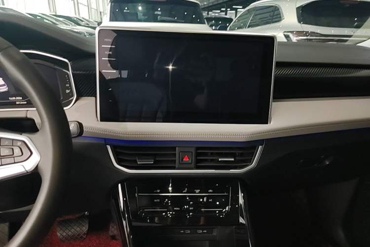 Used Volkswagen Tayron GTE Plug-in Hybrid 2023 280TSI Luxury Plus Advanced Edition Audio And AC Panel