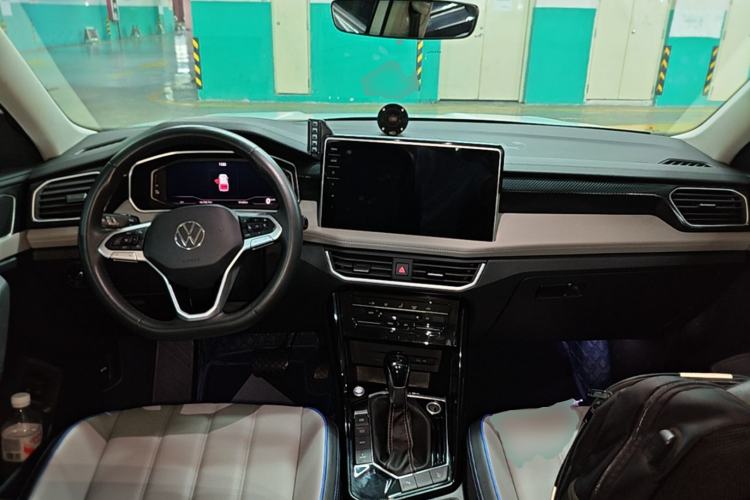 Used Volkswagen Tayron GTE Plug-in Hybrid 2023 280TSI Luxury Plus Advanced Edition Center Console