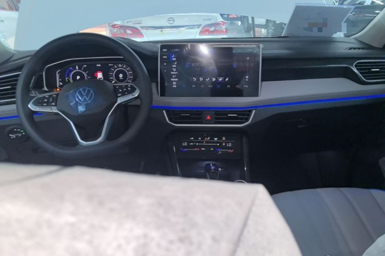 Used Volkswagen Tayron GTE Plug-in Hybrid 2023 280TSI Luxury Plus Advanced Edition Center Console