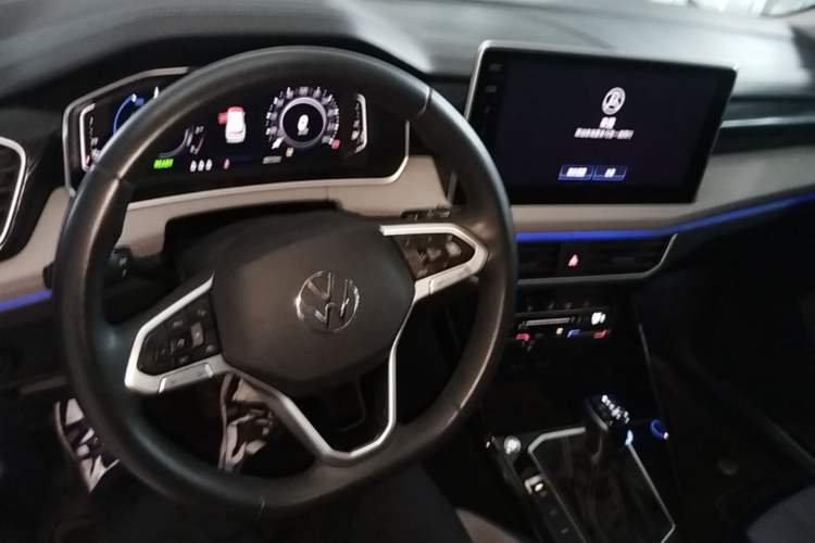 Used Volkswagen Tayron GTE Plug-in Hybrid 2023 280TSI Luxury Plus Advanced Edition Center Console