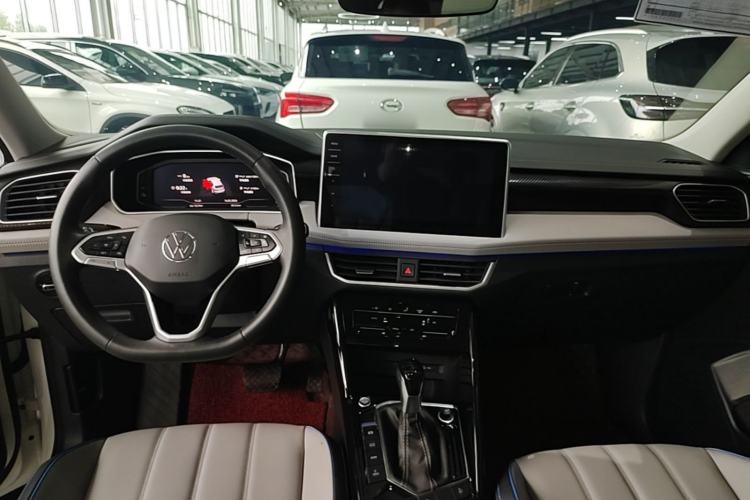 Used Volkswagen Tayron GTE Plug-in Hybrid 2023 280TSI Luxury Plus Advanced Edition Center Console