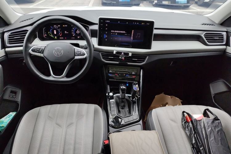 Used Volkswagen Tayron GTE Plug-in Hybrid 2023 280TSI Luxury Plus Advanced Edition Center Console